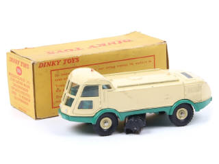 Lot 431 - DINKY TOYS (FRANCE) (1)