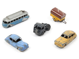 Lot 450 - DINKY TOYS (FRANCE) (5)