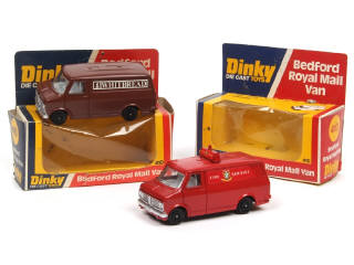 Lot 329 - DINKY TOYS (GB) (2)
