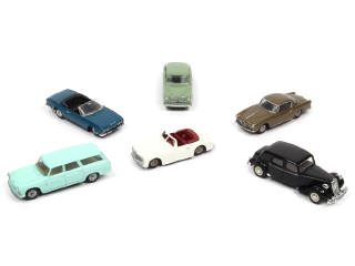 Lot 358 - DINKY TOYS (6)