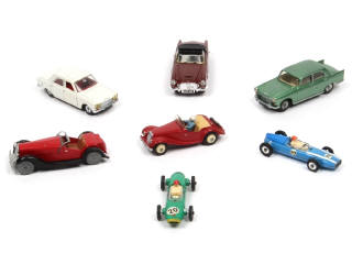 Lot 362 - DINKY TOYS (7)