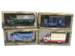 Lot 115 - DIVERS (4)