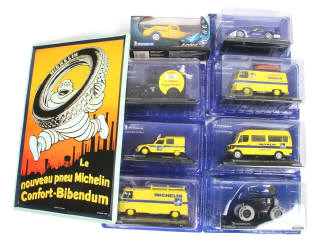 Lot 126 - DIVERS (9)