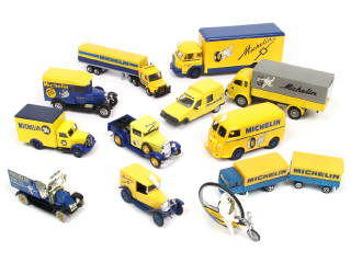 Lot 157 - DIVERS (12)