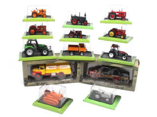 Lot 176 - DIVERS (13)