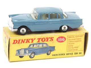 Lot 230 - DINKY TOYS (GB) (1)