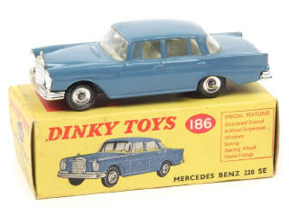 Lot 229 - DINKY TOYS (GB) (1)