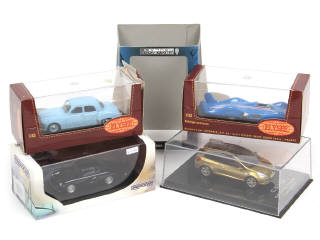 Lot 127 - DIVERS (4)