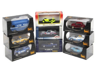 Lot 105 - DIVERS (9)