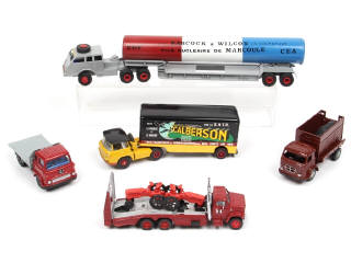 Lot 107 - DIVERS (7)