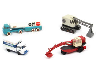 Lot 129 - DIVERS (4)