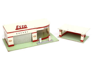 Lot 132 - DIVERS (2)