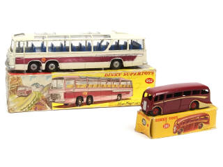 Lot 338 - DINKY TOYS (GB) (2)