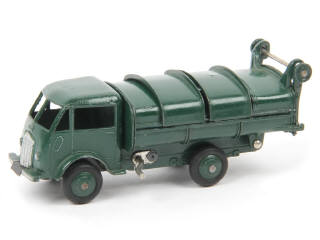 Lot 379 - DINKY TOYS (FRANCE) (1)