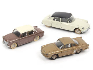 Lot 422 - DINKY TOYS (FRANCE) (3)