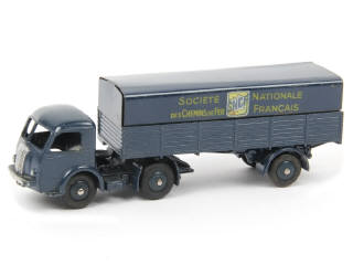 Lot 381 - DINKY TOYS (FRANCE) (1)