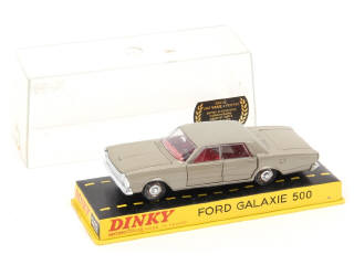 Lot 394 - DINKY TOYS (FRANCE) (1)