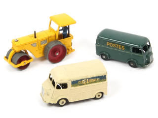 Lot 425 - DINKY TOYS (FRANCE) (3)
