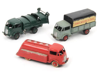 Lot 426 - DINKY TOYS (FRANCE) (3)