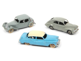 Lot 424 - DINKY TOYS (FRANCE) (3)