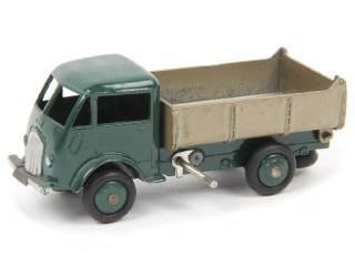 Lot 377 - DINKY TOYS (FRANCE) (1)