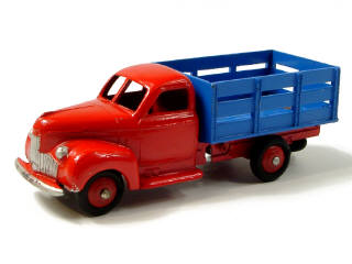 Lot 1123 - DINKY TOYS FRANCE (1)