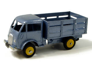 Lot 1115 - DINKY TOYS FRANCE (1)