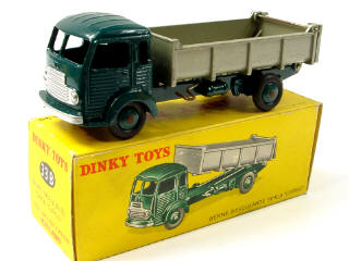 Lot 1147 - DINKY TOYS (FRANCE) (1)