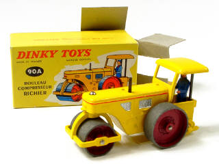 Lot 1162 - DINKY TOYS FRANCE (1)
