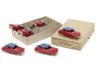 Lot 605 - DINKY TOYS (FRANCE) (1)