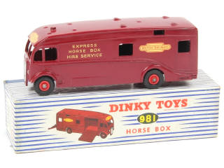 Lot 529 - DINKY TOYS (GB) (1)