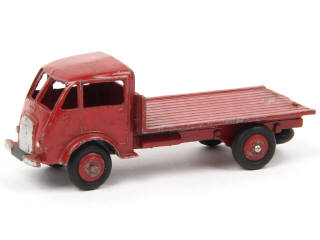 Lot 561 - DINKY TOYS (FRANCE) (1)
