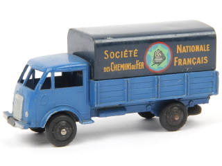 Lot 565 - DINKY TOYS (FRANCE) (1)