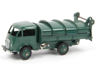 Lot 569 - DINKY TOYS (FRANCE) (1)