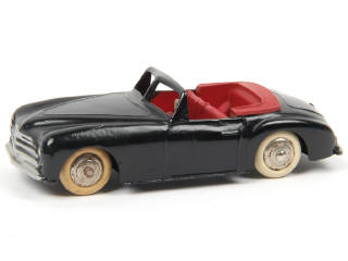 Lot 586 - DINKY TOYS (FRANCE) (1)