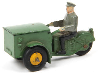 Lot 557 - DINKY TOYS (FRANCE) (1)
