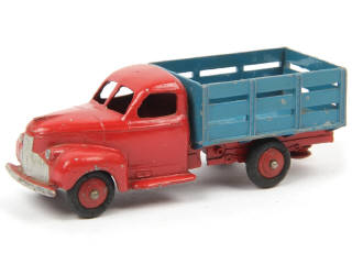 Lot 571 - DINKY TOYS (FRANCE) (1)
