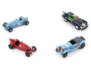 Lot 213 - DIVERS (4)