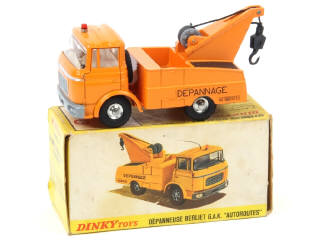 Lot 642 - DINKY TOYS (FRANCE) (1)