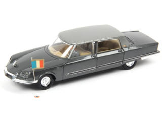 Lot 507 - DINKY TOYS (FRANCE) (1)