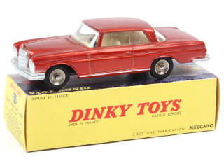 Lot 574 - DINKY TOYS (FRANCE) (1)