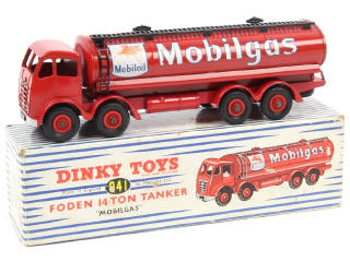 Lot 708 - DINKY TOYS (GB) (1)