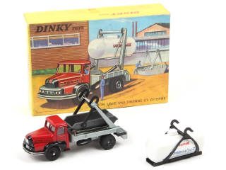 Lot 646 - DINKY TOYS (FRANCE) (1)