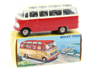 Lot 629 - DINKY TOYS (FRANCE) (1)