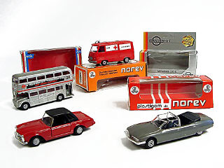 Lot 166 - DIVERS (4)