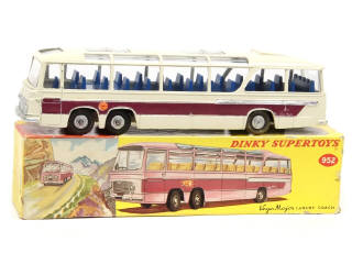 Lot 376 - DINKY TOYS (GB) (1)