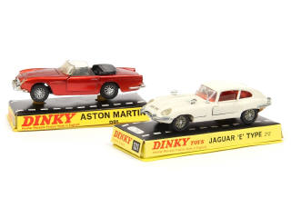 Lot 366 - DINKY TOYS (GB) (2)