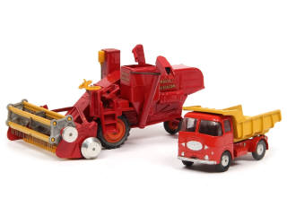 Lot 301 - CORGI TOYS (GB) (2)