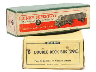 Lot 358 - DINKY TOYS (GB) (2)