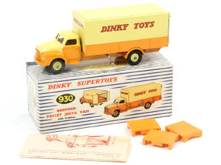 Lot 679 - DINKY TOYS (GB) (1)